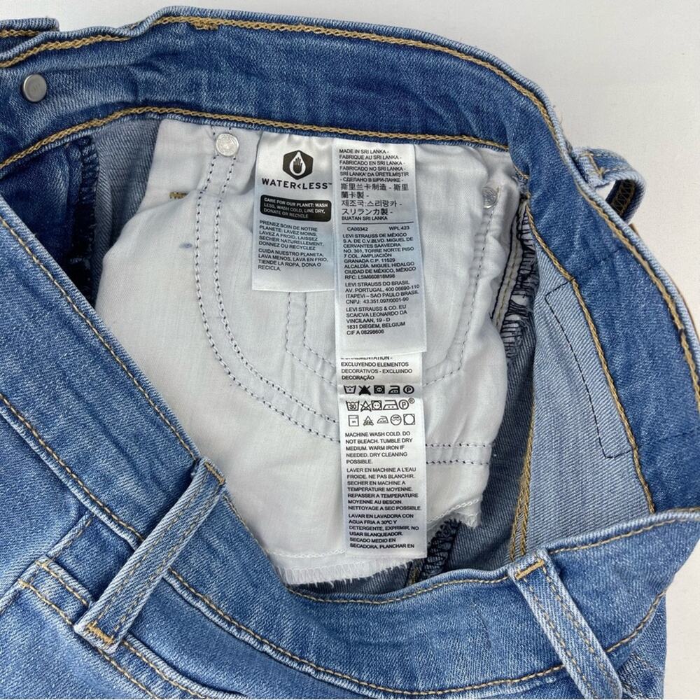Levi's High Rise Shorts - Picture 6 of 10